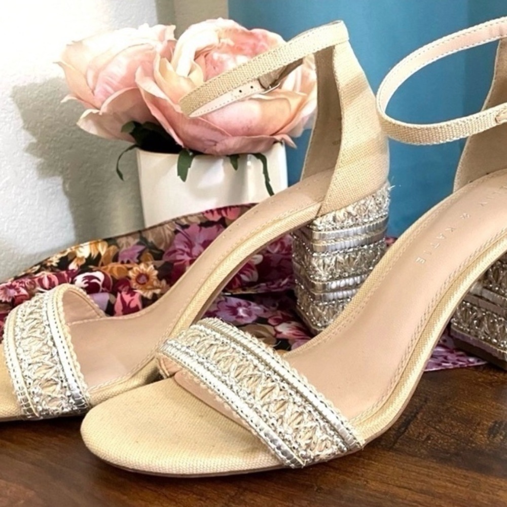 Kelly & Katie like new silver embellished nude stacked heels. Like New👡
